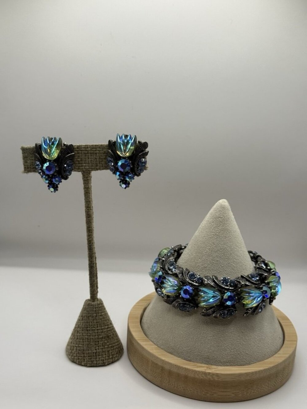 Florenza Tulip Flower iridescent Glass Earrings Bracelet Set Signed Vintage 6.5